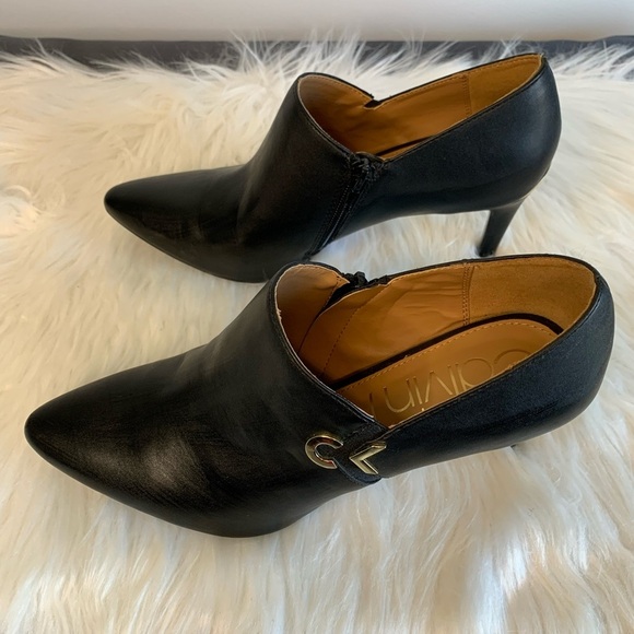 Calvin Klein Black Heels with Pointed Toe and Buckle - Picture 3 of 8